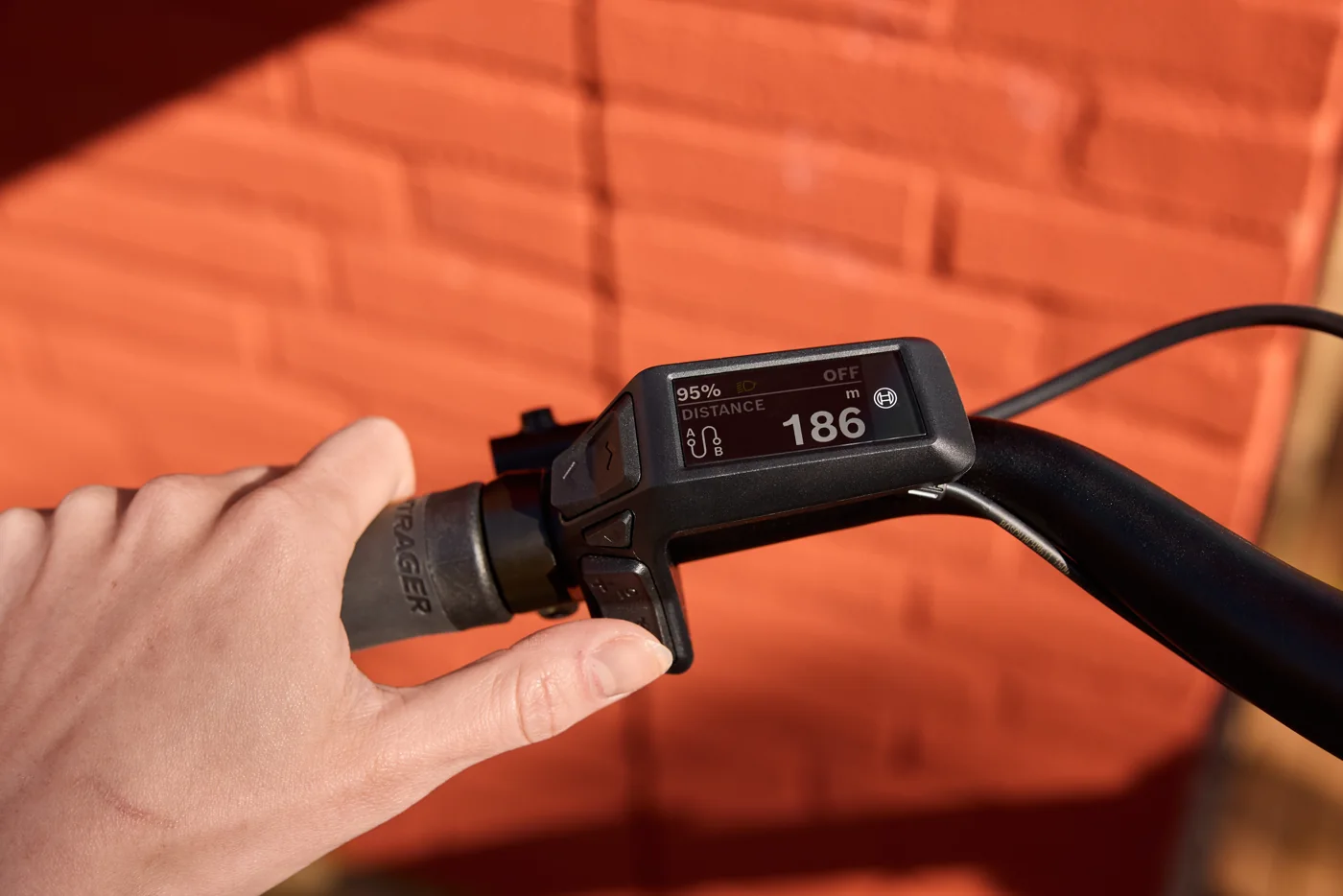 Trek District+ 3 R9 360 LS: Bosch Purion 200 handlebar display and controls.